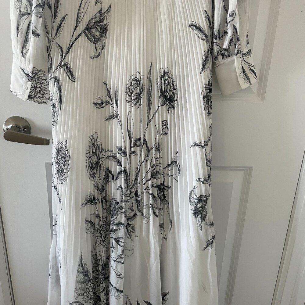 Dress - Picture 2 of 8